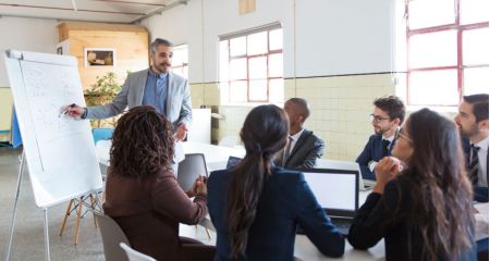 Armstrong - Blog - Reskilling y upskilling en 2025