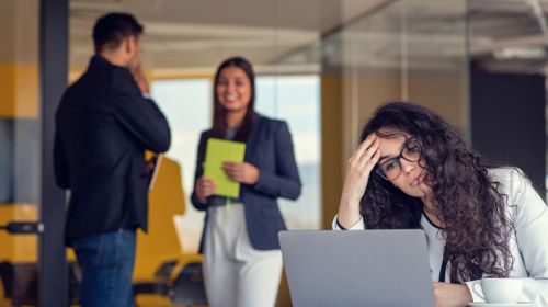 Armstrong - Blog - Microviolencias: Riesgo psicosocial que tu empresa está ignorando