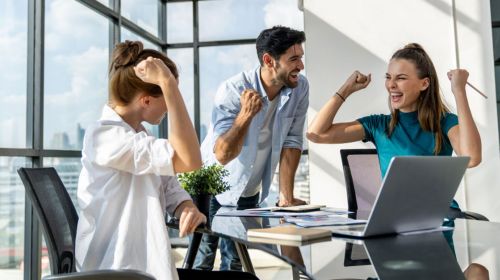 Armstrong - Blog - Las empresas con mejor clima laboral son más productivas, rentables e innovadoras